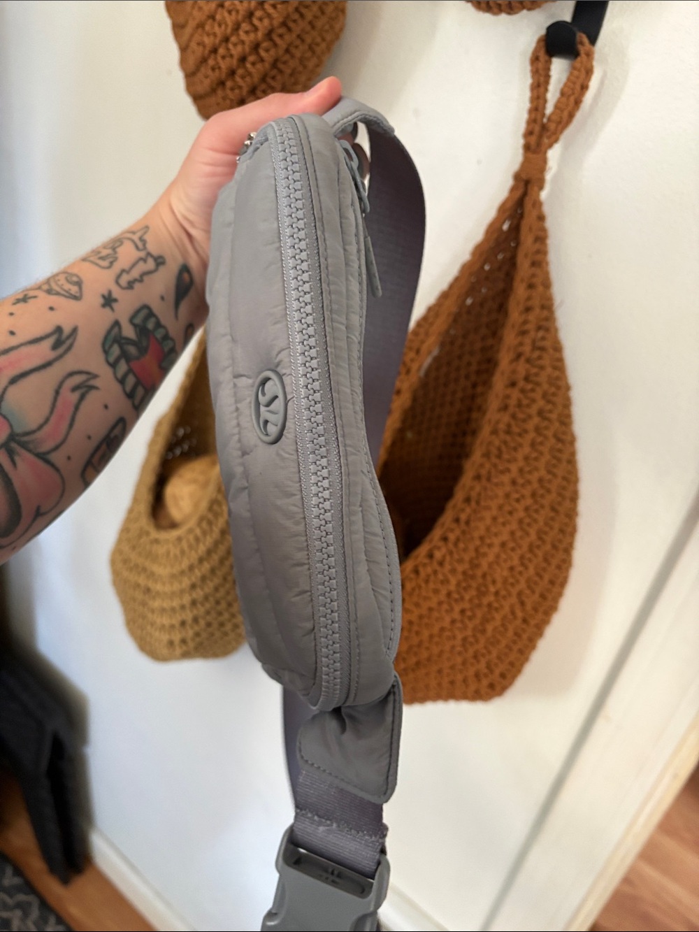 lululemon athletica Light Gray Quilted Sling Belt Bag - Picture 2 of 6